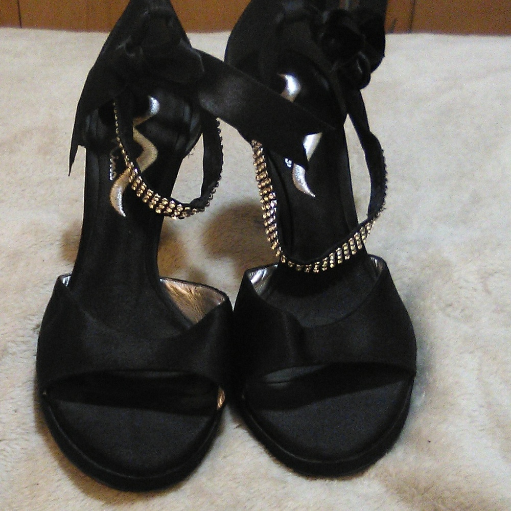 Black sandle evening heels